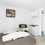 Charming Studio Apartment In The Heart Of The 15Th