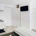 Charming Studio Apartment In The Heart Of The 15Th